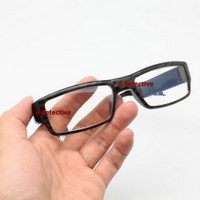 Spycam installata e nascosta in un normale occhiali trasparente con lenti neutre